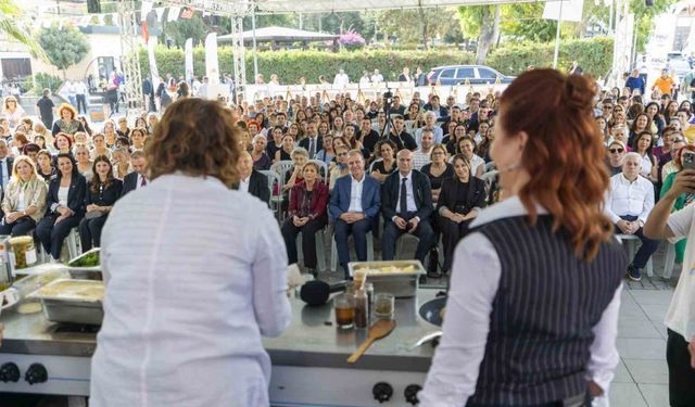 Başkan Seçer, Tarsus’taki festivalde ’Gastronomi Show’a katıldı