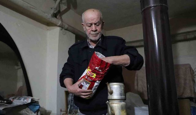 Bodrum katında 15 yıldır hayata tutunmaya çalışıyor