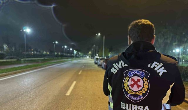 Bursa’da sivil trafik ekiplerinden gece denetimi