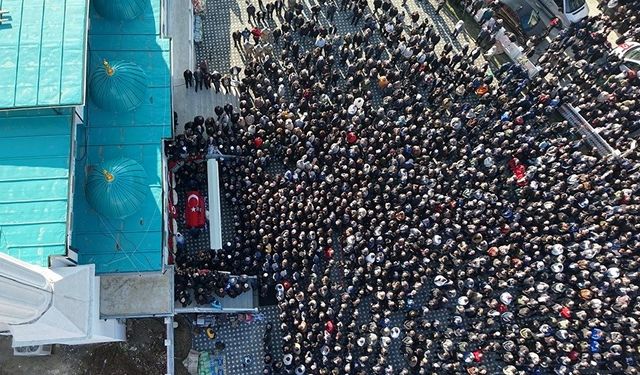 Bursalı şehit binbaşıyı binlerce kişi uğurladı