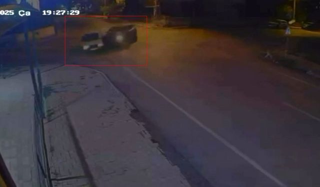 Cip ile otomobil kafa kafaya çarpıştı: 3 yaralı