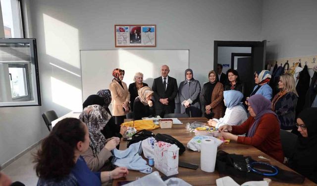 Darıca’da anneler ve çocukları aynı çatı altında eğitim görüyor