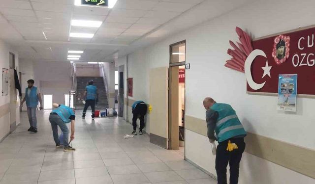 Denetimli serbestlik yükümlüleri, ara tatilde okulları yeniledi