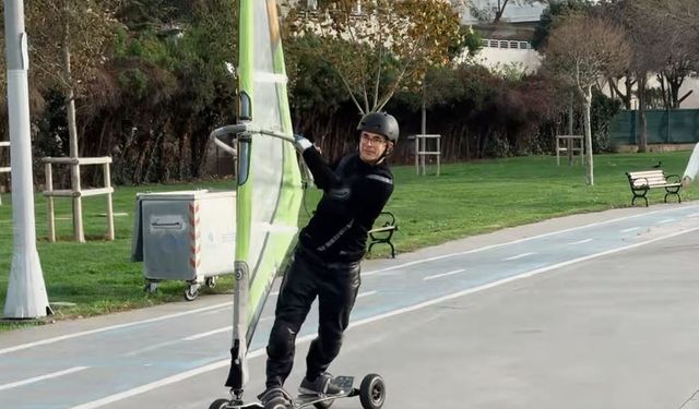 Deniz rüzgarıyla karada sörf yaptı