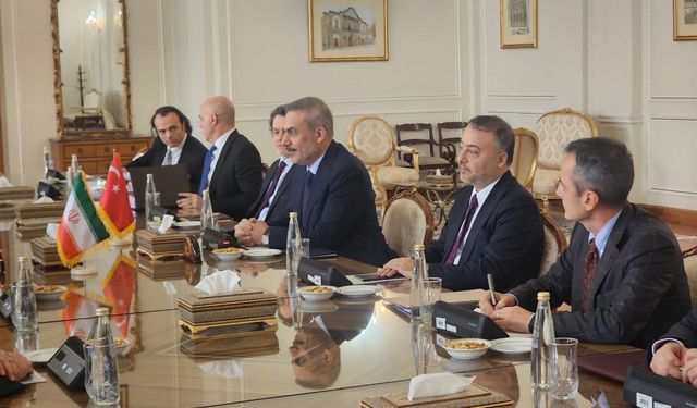 Dışişleri Bakanı Fidan, İranlı mevkidaşı Arakçi ile bir araya geldi