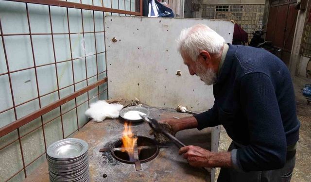 Gaziantep’te 80 yaşındaki kalay ustası mesleğini 70 yıldır sürdürüyor