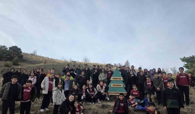 Geleceğe nefes: Demirkent TOKİ Ortaokulu öğrencilerinden örnek fidan dikimi etkinliği