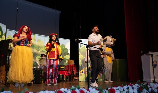 Gölbaşı Belediyesi’nin düzenlediği ‘Çocuk Tiyatrosu Günleri’ne miniklerden yoğun ilgi