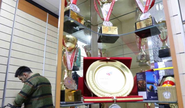 Gündüz terzi, akşam bilardo şampiyonu