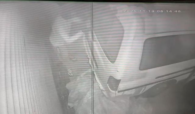 Hırsızlar park halindeki tekneyi çalamayınca zarar verip kaçtılar