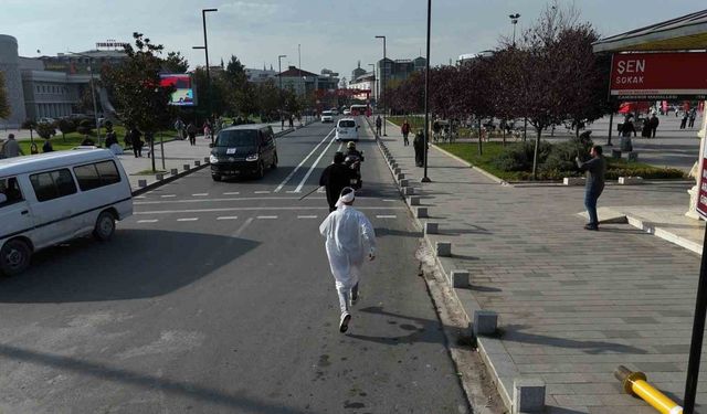 Hızlı giden motosikleti kazalara dikkat çekmek için kovaladılar