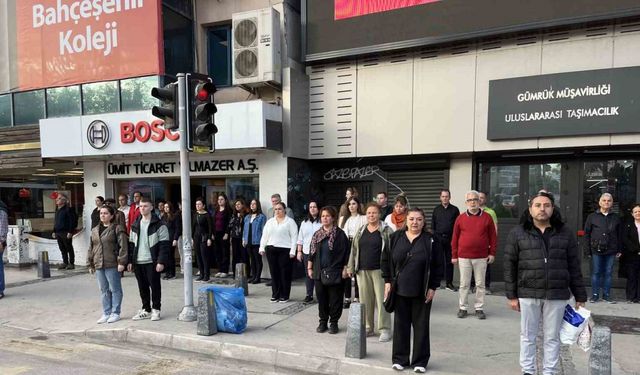 İzmir saat 09.05’te Ata’sını andı