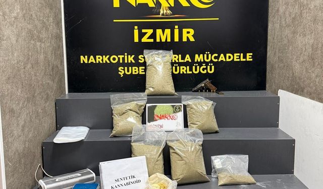 İzmir’de torbacılara operasyonda yüklü miktarda uyuşturucu ele geçirildi