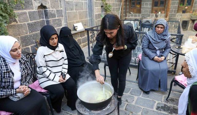 Kadınlar doğal şifa karışımlarını öğreniyor
