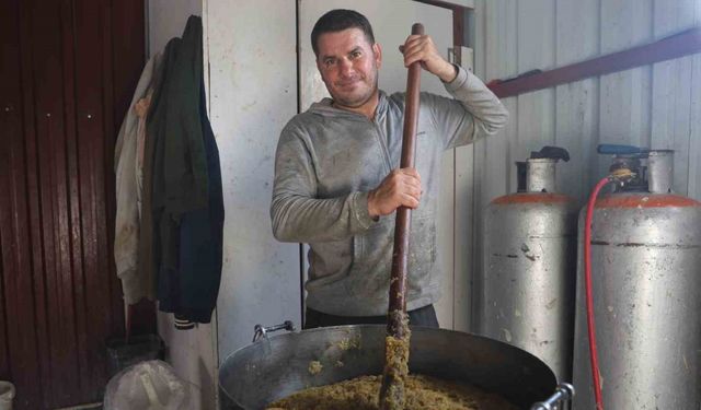 Kara kazanda pişen zeytinyağlı defne sabunu Türkiye’nin dört bir yanından rağbet görüyor