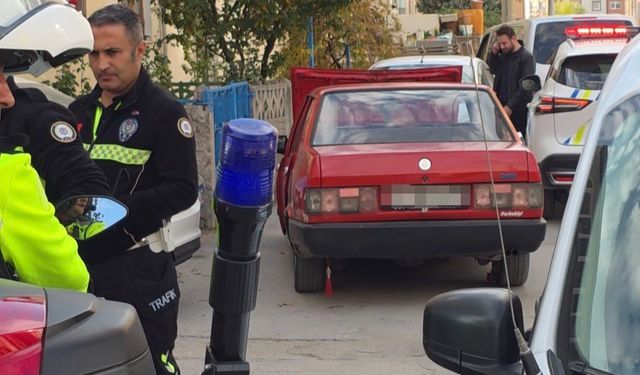 Kütahya’da ’dur’ ihtarına uymayan sürücü aracını bırakıp kaçtı