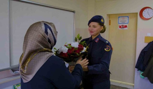 Minik Sırma büyüdü teğmen oldu: Bayburt jandarmadan duygulandıran ’Öğretmenler Günü’ mesajı
