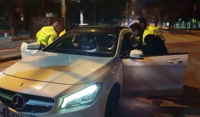 Polis ekiplerinden kaçmaya çalışan alkollü sürücü 63 bin 911 TL ceza yedi