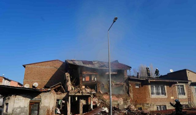 Son Dakika: Erzurum’da doğalgaz patlaması: 2 ev çöktü, 1 yaralı