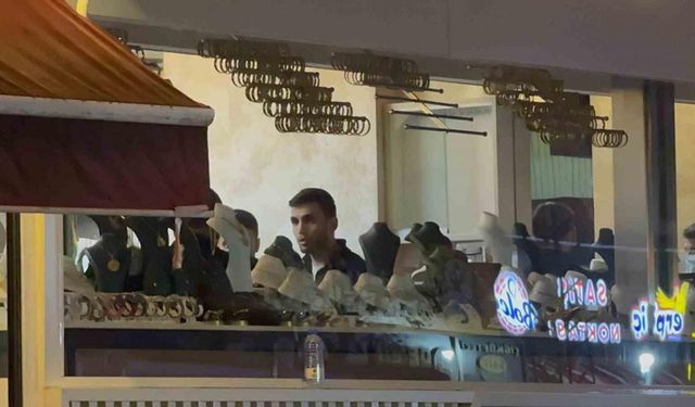 Tahliye edilen binada kuyumcu alarmı: Ziynet eşyalarını dakikalar içinde topladı