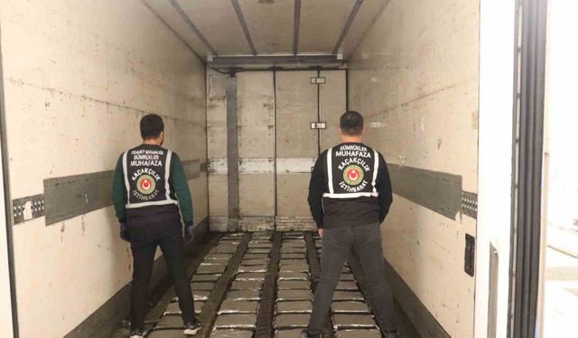 Ticaret Bakanlığı gümrükler muhafaza ekipleri, kasım ayının ilk haftasında toplam 1 ton 65 kilogram esrar yakaladı