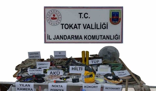 Tokat’ta kaçak kazı yapan 3 şüpheli suçüstü yakalandı