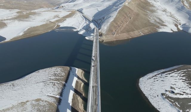 Turnaçayırı Barajı’nda masalsı kış: Kar yağışı manzarayı değiştirdi