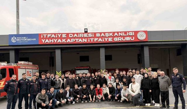 Üniversite öğrencileri itfaiye teşkilatını yerinde tanıdı