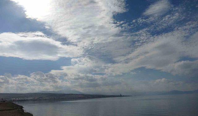 Van semalarında bulut ve ışık şöleni: Gündüz bulutların dansı, akşam büyülü manzaralar