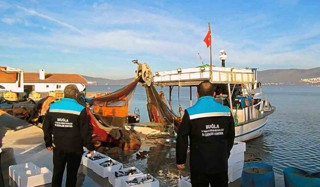 Yasak ağ ile avlanan balıklara el konuldu