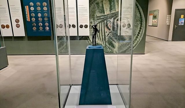 Sanatın ve güneşin tanrısı olan Apollon’un heykeli, Mersin’de sergileniyor