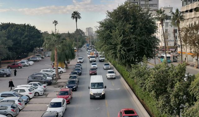 Mersin’deki trafik krizi 27 Kasım sabahında da devam etti
