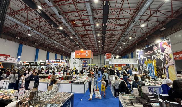 Mersinli yazarlar, CNR Kitap Fuarı’nda kitaplarını imzaladı