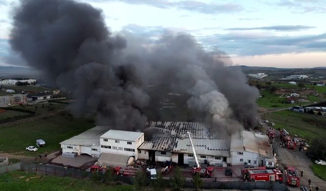 Son dakika : Tuzla’da kauçuk fabrikasında korkutan yangın