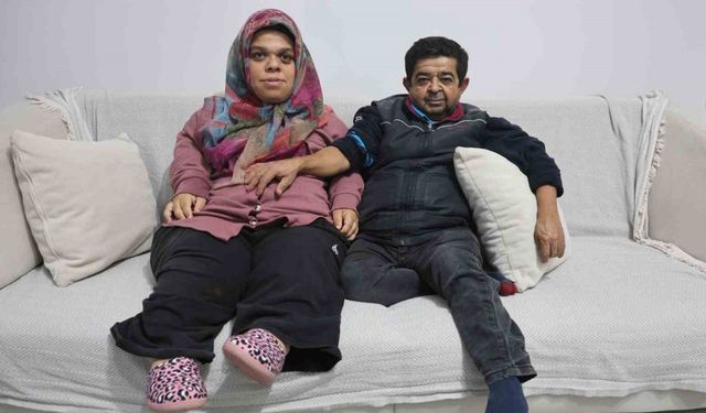 21 yıl sonra evlenerek aşklarına engel tanımayan cüce çift, anne ve baba olacak olmanın heyecanını yaşıyor
