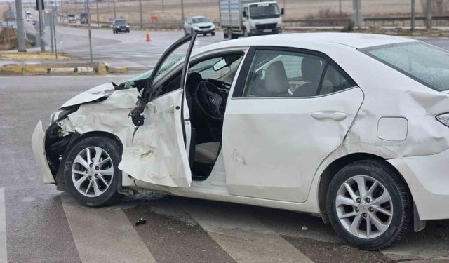 Aksaray’da tır ile otomobil çarpıştı: 4’ü hakem 5 yaralı