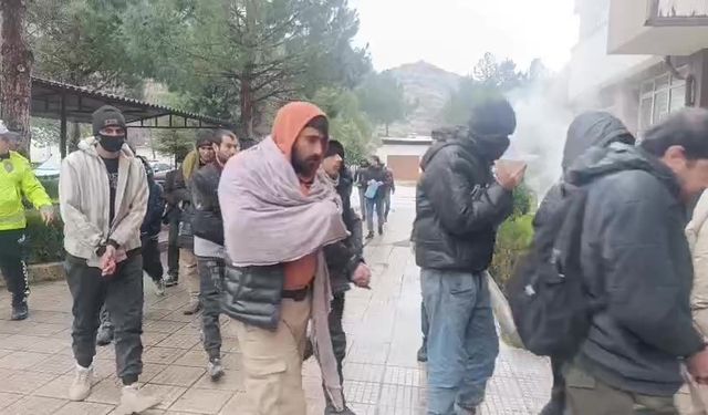Amasya’da tırdan 42 kaçak göçmen çıktı