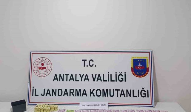 Antalya’da mahalle muhtarı kumar oynatırken yakalandı