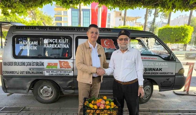 Bahçesini don vuran ’Elmacı Dede’, Hatay’dan yüklediği mandalinaları Mehmetçiğe götürmek için yola çıktı