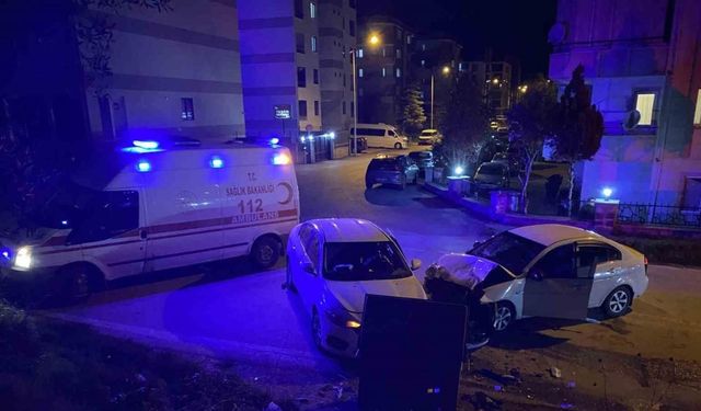 Bursa’da hız ihlali feci kazaya yol açtı: 2’si ağır 4 yaralı