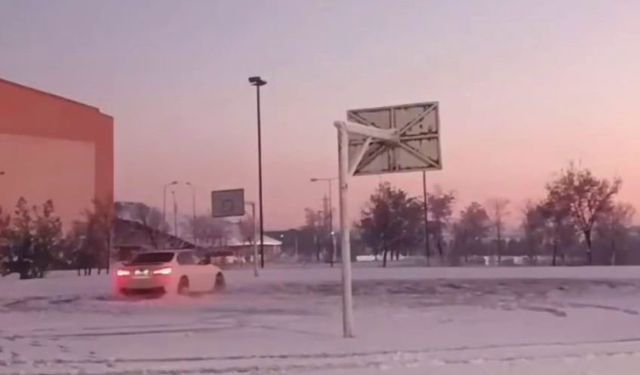 Buz üstünde drift kameraya yansıdı