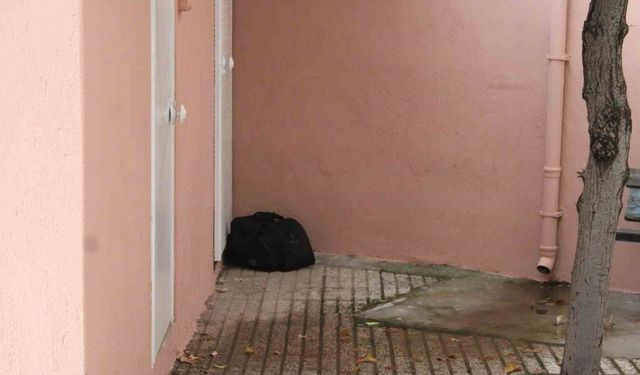 Camii avlusunda şüpheli çanta paniği