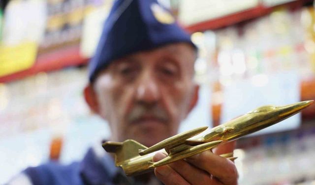 Çocukluk hayali pilotluktu, 60 yıldır 300’e yakın uçak maketi topladı