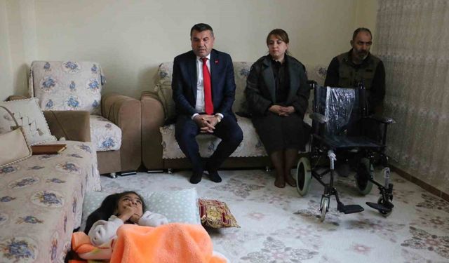 Devlet Bahçeli’den Diyarbakırlı engelli kıza tekerlekli sandalye sürprizi
