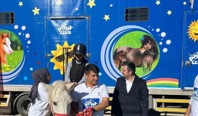 Dicle’de çocuklar pony atlarla buluştu