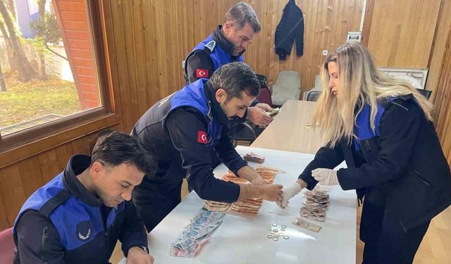 Dilencinin üzerinden 3 bin 731 TL para çıktı