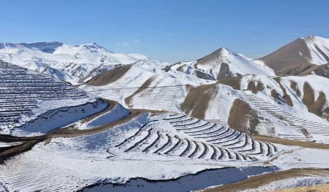 Doğu donarken Mersin'de yazdan kalma günler