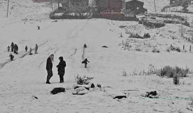 Dünyaca ünlü turizm merkezi Ayder Yaylası beyaza büründü