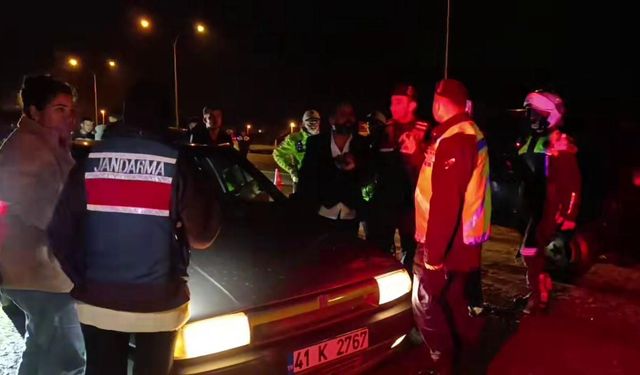 Ekiplerin zorlu denetimi: Alkollü sürücü direndi, bir diğeri tepki gösterdi