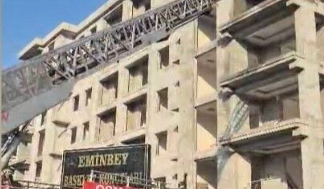 Elektrik kesintisi nedeniyle iskelede mahsur kalan işçiler kurtarıldı